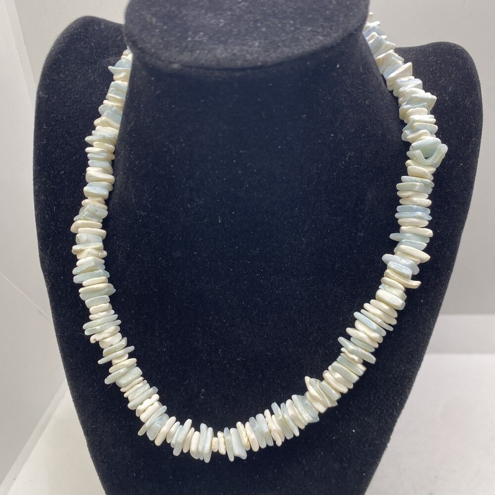Vintage Womens White Puka Shell Necklace Blueish White